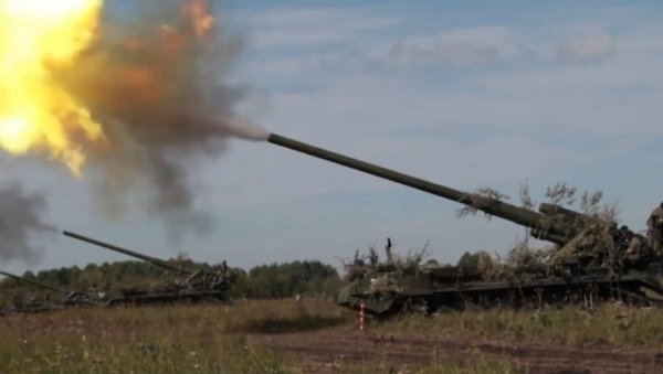ПОГЛЕДАЈТЕ - ГРМЉАВИНА И ЗВИЖДУЦИ ГРАНАТА: Како изгледа руска контрабатеријска борба са артиљеријом Оружаних снага Украјине (ВИДЕО)