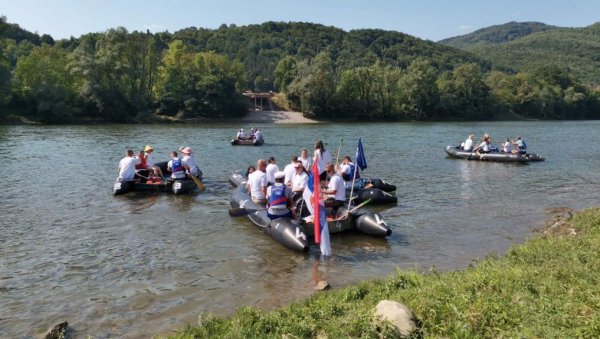 УЖИВАЛИ ИНВАЛИДИ: Регата И ми смо на Дрини код Љубовије (ФОТО)