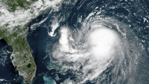 ИЗДАТО УПОЗОРЕЊЕ ГРАЂАНИМА: Ураган Хенри прети да опустоши делове Америке