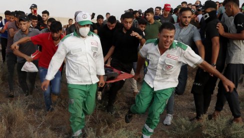 ПОНОВО СУКОБИ У ПОЈАСУ ГАЗЕ: Израелска војска ранила 24 Палестинца, међу повређенима и дечак од 13 година (ФООТ)