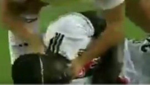 DRAMA U TURSKOJ: Fudbaler se srušio na teren, sve podsetilo na Eriksenov slučaj (VIDEO)