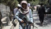 НАПЕТО У КАБУЛУ: Талибани пуцају у ваздух и постројавају људе!