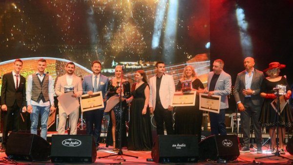 СА ПЕТРОВАРАДИНА, ПА СВЕ ДО БРАЗИЛА: Додељене награде после традиционалног 14. Тамбурица феста 2021