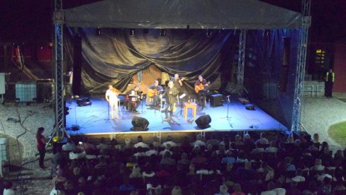 ANTIGONA NA VIMINACIJUMU: Predstava Sofokla u režiji Nenada Todoroviča na prestižnom pozorišnom festivalu