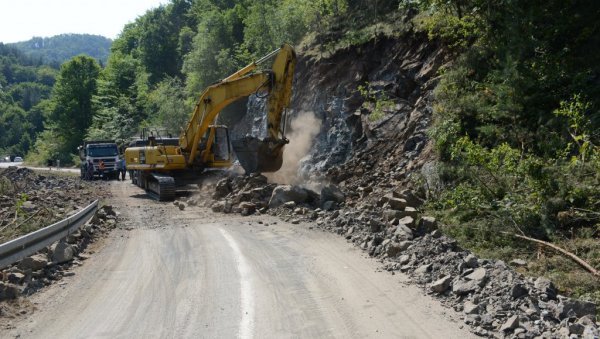 ПЛАНИНА ПО МЕРИ НАРОДА: На траси од 17.  до 21. километра настављена реконструкција пута од Краљева према Гочу