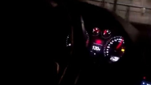 SNIMAK DIVLJAČKE VOŽNJE U CENTRU BEOGRADA: Vozio 120 na sat, za nekoliko minuta napravio više od pet prekršaja i to prenosio uživo (VIDEO)