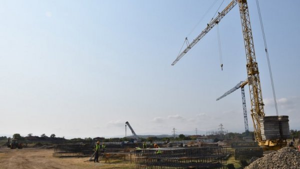 ИНВЕСТИЦИЈА ВРЕДНА 2,5 МИЛИЈАРДИ ДИНАРА: Градоначелник Цветановић обишао радове на изградњи новог стадиона