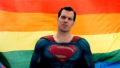 POLITIČKA KOREKTNOST PONOVO UDARA! Sada je na redu i gej Supermen, patriotski superheroj odlazi u istoriju