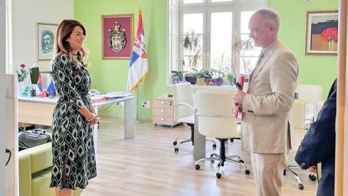 KABINET SEĆANJA: Tatjana Matić ugostila švedskog ambasadora u prostoriji u kojoj je počeo diplomatsku karijeru