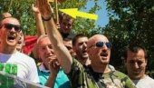 BRUKA I SRAMOTA! Pripadnik Vojske Crne Gore u komitama, salutira fašističkim pozdravom!