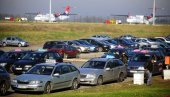 NOVA PRAVILA ZA TAKSISTE NA AERODROMU: Pred odbornicima izmene odluke o prevozu ispred vazdušne luke u Surčinu
