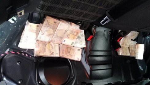 POLICIJA NA HORGOŠU PRONAŠLA NEPRIJAVLJENIH 140.000 EVRA: Uhapšen mađarski državljanin - novac sakrio ispod sedišta i u kaseti