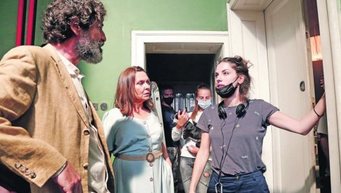 SANDRA MITROVIĆ SNIMA FILM: Seka Sablić, Vesna Trivalić i Gagi Jovanović igraju glavne uloge: Još kao mala sam počela da snimam
