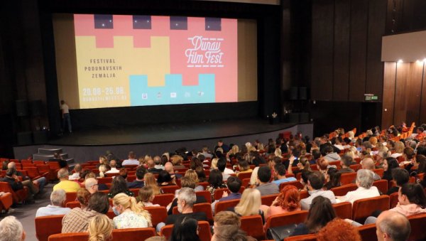 ЛАЂА ПЛОВИ КА МАЂАРСКОЈ: Доделом награда најбољима, у Смедереву завршен четврти Дунав филм фест