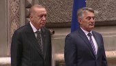 НЕМА ДОДИКА: Ердогана испред зграде Председништва дочекали Комшић и Џаферовић (ВИДЕО)