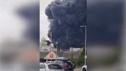 VELIKI POŽAR U ENGLESKOM GRADU: Odjekuju eksplozije, meštani evakuisani (VIDEO)