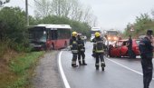TEŠKA SAOBRAĆAJNA NESREĆA NA SMEDEREVSKOM PUTU: Automobil udario u autobus, vozač izdahnuo 15 minuta posle sudara