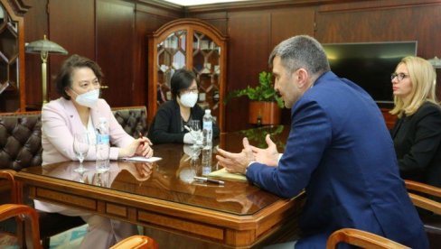 PREGOVORI ZA BRŽE POŠILJKE: Zoran Đorđević se sastao sa kineskom ambasadorkom Čen Bo