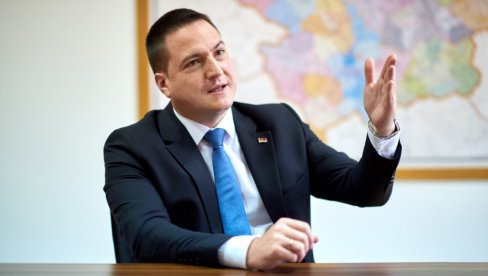 RUŽIĆ PRIMIO TREĆU DOZU VAKCINE: Ministar pozvao sve da se imunizuju