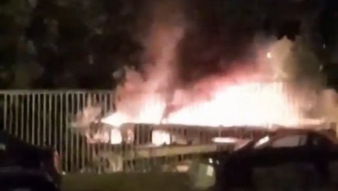 POŽAR NA KARABURMI: Zapalili se autobusi u garaži GSP-a! (FOTO)