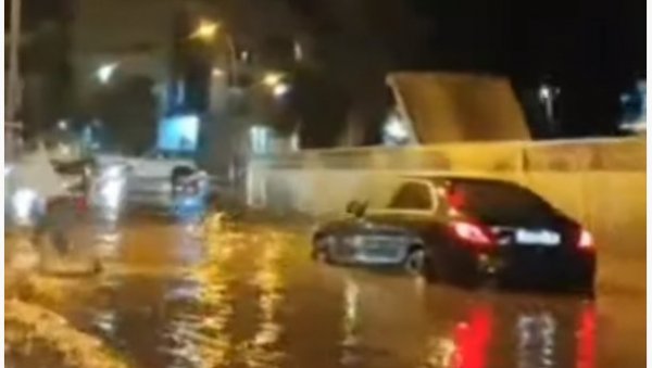 ЈАКО НЕВРЕМЕ ПОГОДИЛО ЦРНУ ГОРУ: Поплављене улице у Будви и Подгорици