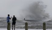AMERIKA I PORTORIKO U STRAHU: Oluja Fiona postaje uragan i svakog časa bi mogla da pogodi ostrva (VIDEO)