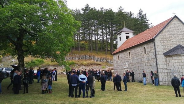 У ИМЕ ЖИВОТА И ЛИВАЊСКИХ МУЧЕНИКА: Губињани прославили црквену славу уз велико народно сабрање и присуство владике Сергија (ФОТО/ВИДЕО)