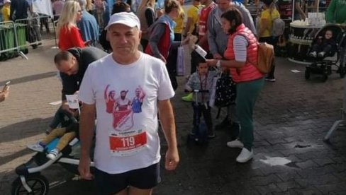 NA TRKU IDE BICIKLOM: Trči u majici s likovima srpskih olimpijaca