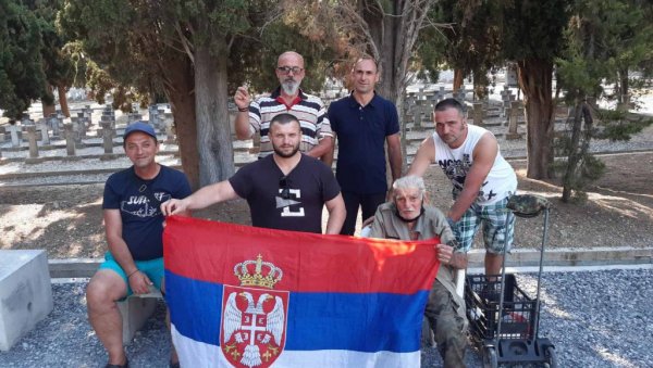 ДО ХИЛАНДАРА У СЛАВУ БОРАЦА ЗА СЛОБОДУ СРБА: Група војних и цивилних инвалида рата из Источног Сарајева ходочастила до Свете Горе