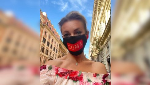 MASKA IZ RIMA: Marija Zaharova upotpunila svoju kolekciju