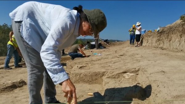НОВОСТИ САЗНАЈУ: На Моравском коридору археолози пронашли 38 гробова (ФОТО)
