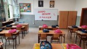 ZEMUNSKIM PRVACIMA POKLONJENI RANČEVI: Ruksaci i školski pribor za više od 1.000 mališana iz 20 osnovnih škola