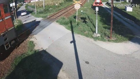 UMALO KOBNI SUDAR SA VOZOM: Železnice Republike Srpske učesnike u saobraćaju pozivaju na veći oprez
