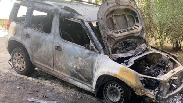 БОРАНИНУ ЗАПАЉЕН ЏИП: Интервенисали ватрогасци (ФОТО)