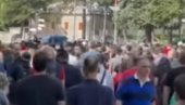 PRIMITIVIZAM! Psuju „četničku majku“, kolona vozila s američkom zastavom krenula prema Cetinju (VIDEO)