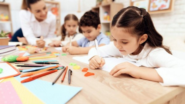 НОВОСТИ У НЕДЕЉНОМ БРОЈУ ДОНОСЕ: Да ли ће се наша деца школовати на српском језику и у Великој Британији