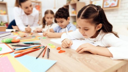 NOVOSTI U NEDELJNOM BROJU DONOSE: Da li će se naša deca školovati na srpskom jeziku i u Velikoj Britaniji
