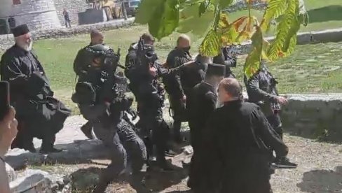 PATRIJARH I MITROPOLIT ODLETELI U PODGORICU: Pod jakim obezbeđenjem izašli iz manastira, helikopter nadleće Cetinje (FOTO/VIDEO)