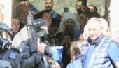 DUGE CEVI I KRSTOVI: Milov ekstremizam izazvao nerealne scene ispred Cetinjskog manastira nakon ustoličenja (FOTO/VIDEO)