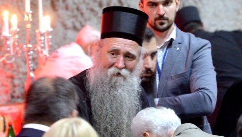 NAKON USTOLIČENJA MITROPOLITA JOANIKIJA SVEČANI RUČAK: Završena poseta patrijarha Porfirija Crnoj Gori (FOTO)