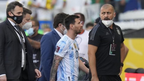 СКАНДАЛ У БРАЗИЛУ: Прекинута утакмица, Меси и Аргентина избачени са терена (ФОТО)