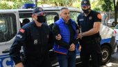 EKSKLUZIVAN SNIMAK: Veselin Veljović sa lisicama sproveden u sud - čeka ga ćelija u Spužu? (FOTO/VIDEO)