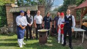 СЛОВЕНАЧКИ СПЕЦИЈАЛИТЕТИ У ДЕЛИБЛАТУ: Ученици куварског смера припремали традиционална јела из Штајерске