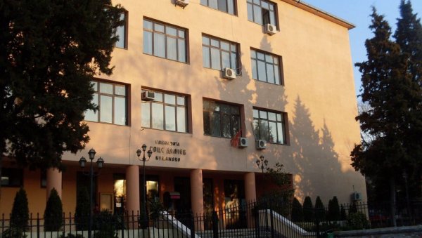 ПОСЛЕ ПОЛА ВЕКА СРПСКИ У ГИМНАЗИЈИ: У једној средњој школи у Куманову формирано одељење на нашем језику