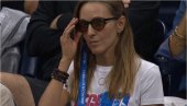 JELENA POKUPILA NOVAKOVU SLAVU: Supruga najboljeg tenisera sveta odgovorila Mekinrou, a šta tek reći za njenu majicu