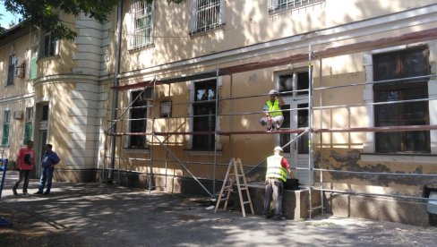 OBNOVA STARE ZGRADE ZA 400 DANA: Temeljna rekonstrukcija Opšte bolnice u Kikindi, prva faza vredna 342 miliona