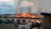 POŽAR U PIROTU: Buknula vatra u nekadašnjoj fabrici dečjeg nameštaja “Stolar” (FOTO)