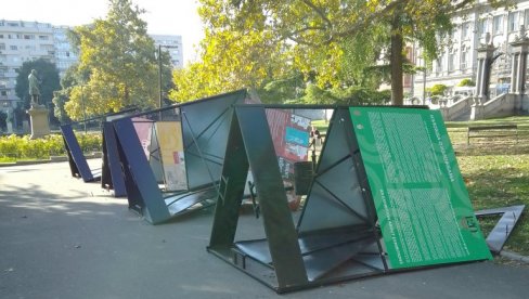 VANDALI SRUŠILI POSTAVKU: Tokom noći uništena izložba Etnografskog muzeja u Studentskom parku