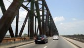 NA PANČEVCU DO 1. NOVEMBRA: Radnici Puteva srbije saniraće razne nepravilnosti na mostu ka Pančevu