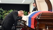 PUTIN NA IVICI SUZA NA SAHRANI PRIJATELJA: Ruski predsednik se oprostio od tragično stradalog ministra (FOTO/VIDEO)
